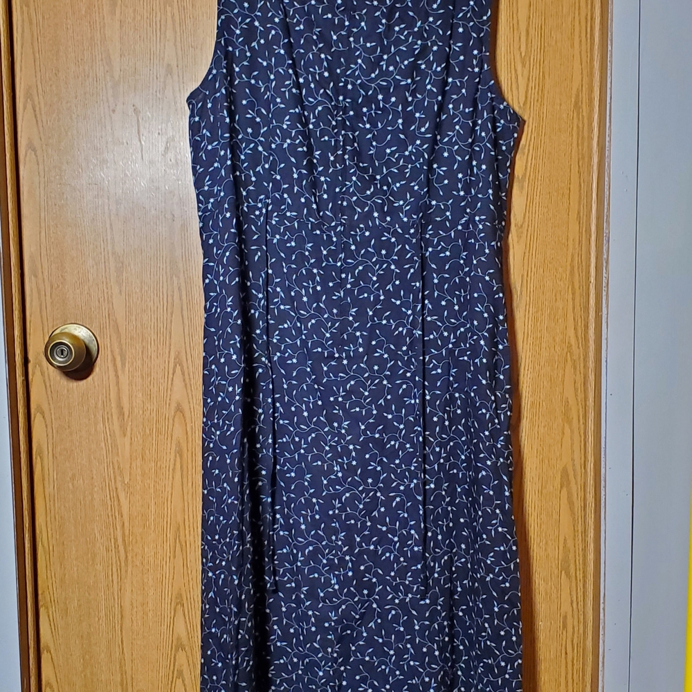 Kathie Lee Collection Blue and White Sleeveless Sheath Dress